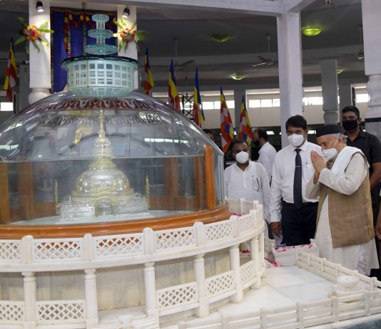 राज्यपाल भगत सिंह कोश्यारी यांची दीक्षाभूमीला भेट