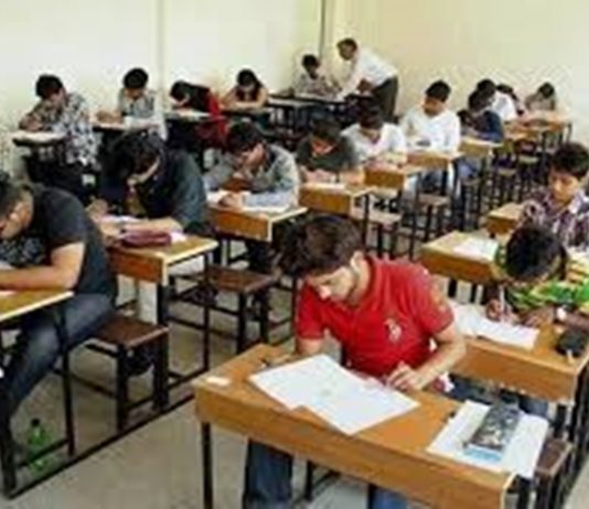 पदव्युत्तर अभ्यासक्रमाच्या परीक्षा जाहीर केलेल्या वेळापत्रकाप्रमाणेच घेण्यात येणार