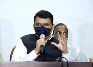 कोरोनाचा संसर्ग रोखण्यासाठी मोठ्या प्रमाणात चाचण्या व्हाव्यात – देवेंद्र फडणवीस