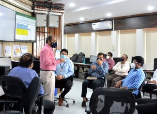 पिंपरी चिंचवड महानगरपालिकेच्या वतीने उभारण्यात आलेल्या कोविड-१९ वॉर रुमला मा. जिल्हाधिकारी नवल किशोर राम यांची भेट