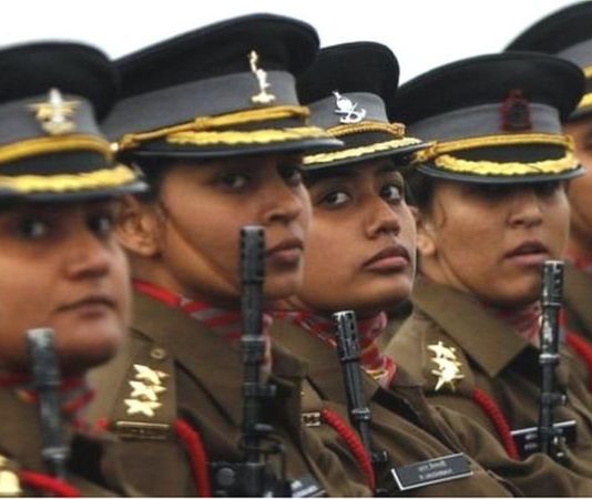 भारतीय लष्करात महिला अधिकाऱ्यांच्या स्थायी कमिशन नियुक्तीला परवानगी : लष्कराच्या मुख्यालयाकडून आवेदनपत्र भरण्याविषयी सविस्तर सूचना जारी