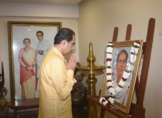 साहित्यरत्न अण्णाभाऊ साठे यांना मुख्यमंत्र्यांकडून विनम्र अभिवादन