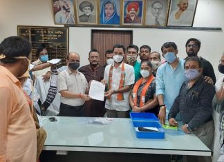 पुणे शहर भाजपाने वाढीव वीज बिलांचा हार ऊर्जा मंत्र्यांना पाठवला!