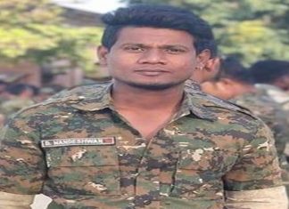 गडचिरोली जिल्ह्यात पोलिसांवर नक्षलवाद्यांनी केलेल्या गोळीबारात एक पोलिस शहीद