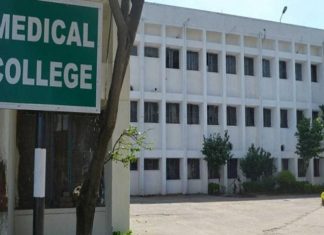 दंतवैद्यक पदवीच्या तसंच वैद्यकीय पदव्युत्तर पदवीच्या अंतिम वर्षाच्या परीक्षांना स्थगिती द्यायला मुंबई उच्च न्यायालयाचा नकार