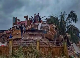 पंतप्रधानांनी महाराष्ट्रातील रायगड येथे इमारत कोसळून झालेल्या जीवितहानी बद्दल दुःख व्यक्त केले