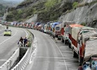 जम्मू श्रीनगर राष्ट्रीय महामार्ग क्रमांक ४४ सलग पाचव्या दिवशी बंद