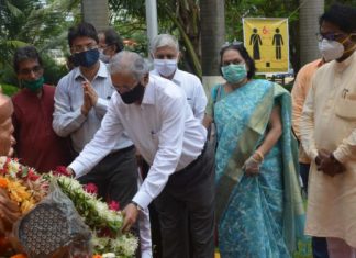 लोकमान्य बाळ गंगाधर टिळक यांच्या पुण्यतिथीनिमित्त उद्योगमंत्र्यांची आदरांजली