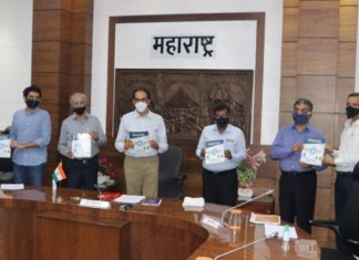 लोकराज्यच्या ‘मिशन बिगिन अगेन’ या अंकाचे तसेच ‘संकटातून नवनिर्मितीकडे’ या पुस्तिकेचे मुख्यमंत्र्यांच्या हस्ते विमोचन