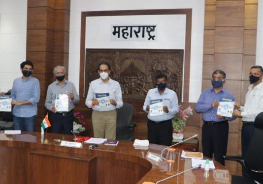 लोकराज्यच्या ‘मिशन बिगिन अगेन’ या अंकाचे तसेच ‘संकटातून नवनिर्मितीकडे’ या पुस्तिकेचे मुख्यमंत्र्यांच्या हस्ते विमोचन