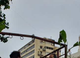 गणेश विसर्जनासाठी पालिकेच्या फिरत्या कृत्रिम तलावाची मुख्यमंत्र्यांकडून पाहणी आणि कौतुक