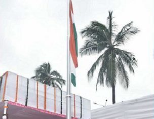 स्वातंत्र्यदिनानिमित्त मंत्रालयात मुख्यमंत्र्यांच्या हस्ते ध्वजारोहण