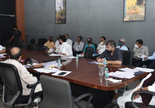 अधिसंख्य पदावरील अधिकारी व कर्मचाऱ्यांच्या नोकरीबाबत मंत्रीमंडळ उपसमितीची बैठक संपन्न