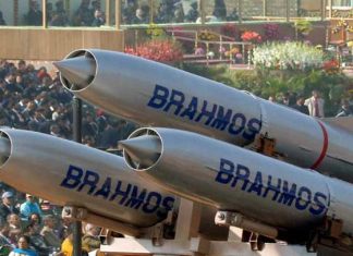 स्वदेशी बूस्टर अंतर्भूत असलेल्या सुपरसॉनिक ‘ब्रह्मोस’ क्षेपणास्त्राची यशस्वी चाचणी
