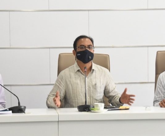 ऑक्सिजन उत्पादकांनी 80 टक्के ऑक्सिजन वैद्यकीय उपचारासाठी उपलब्ध करुन द्यावा ; जिल्हाधिकारी डॉ राजेश देशमुख