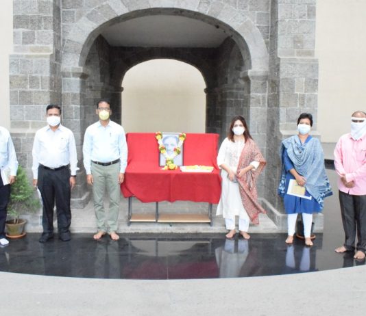 पंडित दीनदयाळ उपाध्याय यांना जिल्हा प्रशासनातर्फे अभिवादन