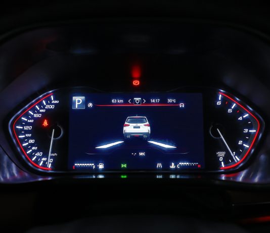 स्वयंसाशित आणि अत्याधुनिक वैशिष्ट्यांसह येणार एमजी ग्लॉस्टर