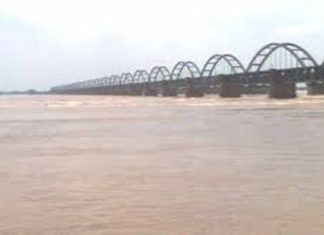 गोदावरी नदी काठच्या गावांना सतर्कतेचा इशारा