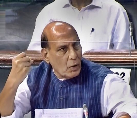 चीननं करारांचं उल्लंघन करुन सीमेवर सैन्य जमवलं असल्याचं संरक्षण मंत्र्यांचं स्पष्टीकरण