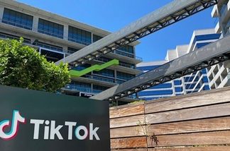 अमेरिकेनंही टिकटॉक, वुई चॅट या चीनी ऍप्सवर लागु केली बंदी