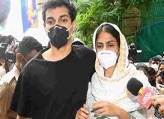 अभिनेत्री रिया चक्रवर्ती आणि तिचा भाऊ शौविक यांना जामीन देऊ नये – एनसीबी