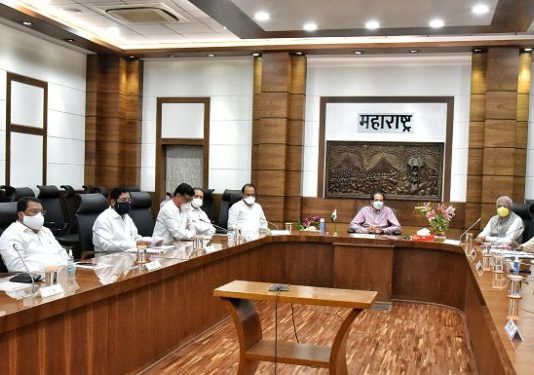 मराठा आरक्षणाबाबत मुख्यमंत्र्यांच्या अध्यक्षतेखालील बैठकीत गांभीर्याने चर्चा