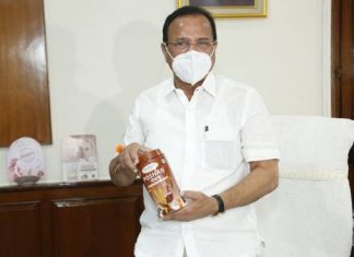 प्रधानमंत्री भारतीय जनऔषधी योजनेअंतर्गत सदानंद गौडा यांच्या हस्ते आठ नैसर्गिक पोषकद्रव्यांचे उद्घाटन जनऔषधी केंद्रात विक्रीसाठी उपलब्ध