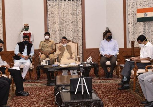 अंतिम वर्षाच्या परीक्षेसंदर्भात राज्यपालांच्या अध्यक्षतेखाली सर्व कुलगुरूंची राजभवन येथे बैठक संपन्न