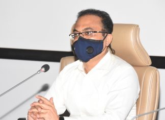 रेशीम शेती, शेततळयांमध्ये मत्स्यपालन, यांत्रिकीकरणावर भर द्या – जिल्हाधिकारी डॉ. राजेश देशमुख