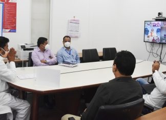 प्रधानमंत्री नरेंद्र मोदी यांच्या हस्ते पुणे जिल्ह्यातील मौजे कोंढणपूरच्या विश्वनाथ मुजुमले यांना ऑनलाईन मिळकत पत्रिका प्रदान