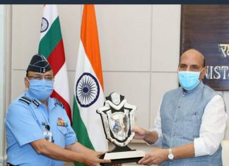 संरक्षणमंत्री राजनाथ सिंग यांच्या हस्ते बेस्ट कमांड रुग्णालयासाठी संरक्षण मंत्री करंडक प्रदान