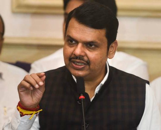 अतिवृष्टीमुळे नुकसान झालेल्या शेतकऱ्यांना राज्य सरकारनं तातडीनं मदत करण्याची देवेंद्र फडणवीस यांची मागणी