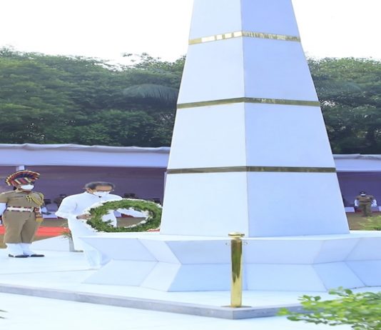 देशासाठी प्राण देणाऱ्या पोलिसांना मुख्यमंत्री ठाकरे यांच्या उपस्थितीत श्रद्धांजली