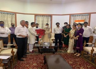 मनसेच्या एका शिष्टमंडळानं राज्यपाल भगतसिंग कोशारी यांची राजभवनात भेट घेतली