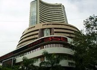 मुंबई शेअर बाजाराच्या निर्देशांकात आज सुमारे १७२ अंकांची किरकोळ घसरण