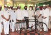 राज्यपाल भगत सिंह कोश्यारी यांच्या हस्ते डबेवाल्यांना सायकल वाटप