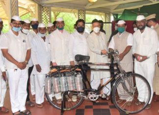 राज्यपाल भगत सिंह कोश्यारी यांच्या हस्ते डबेवाल्यांना सायकल वाटप