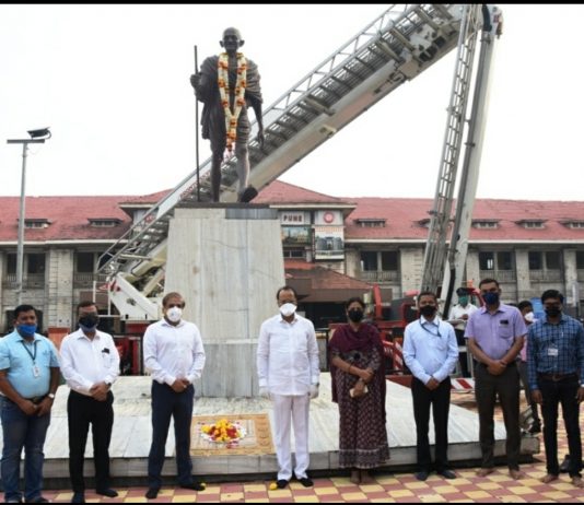 राष्ट्रपिता महात्मा गांधी आणि माजी पंतप्रधान लालबहादूर शास्त्री यांच्या जयंतीनिमित्त उपमुख्यमंत्री अजित पवार यांचे अभिवादन