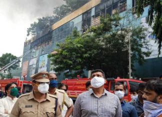 मुंबई सेंट्रल येथील आग लागलेल्या सिटी मॉलला पालकमंत्री अस्लम शेख यांनी दिली भेट