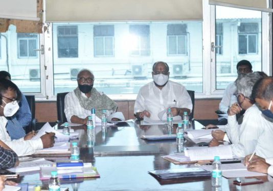 नाशिक जिल्ह्यातील पाणीपुरवठा योजनांचा पालकमंत्री छगन भुजबळ आणि पाणी पुरवठा व स्वच्छता मंत्री गुलाबराव पाटील यांनी घेतला आढावा