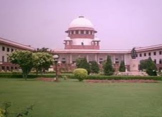 अर्णब गोस्वामीसह दोन जणांना सर्वोच्च न्यायालयानं हंगामी जामीन मंजूर केला.