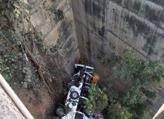 पुणे-बंगळुरु राष्ट्रीय महामार्गावर मिनी बसचा अपघात