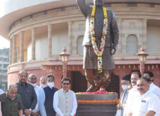 अटल बिहारी वाजपेयी यांना जयंतीनिमित्त राज्यपालांचे अभिवादन