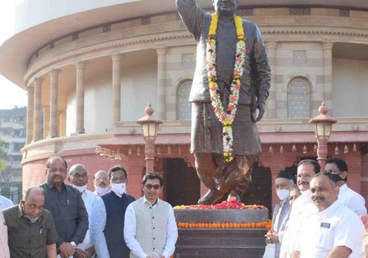 अटल बिहारी वाजपेयी यांना जयंतीनिमित्त राज्यपालांचे अभिवादन