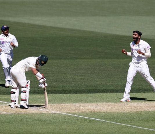 ऑस्ट्रेलियासोबतच्या पहिल्या कसोटी क्रिकेट सामन्याच्या पहिल्या डावात भारताची ऑस्ट्रेलियावर ५३ धावांची आघाडी