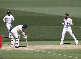 भारतीय गोलंदाजांसमोर ऑस्ट्रेलियाची पडझड