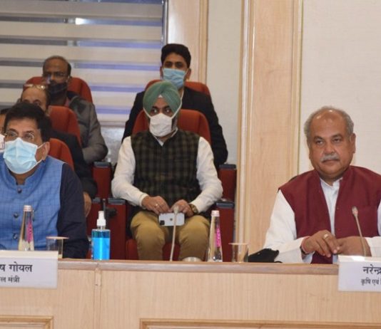 नव्या कृषी कायद्याच्या विरोधात दिल्लीत सुरु असलेल्या शेतकरी आंदोलनाच्या पार्श्वभूमीवर केंद्र सरकारची शेतकऱ्यांसोबत चर्चा