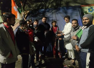 सोनिया गांधी यांच्या वाढदिवसानिमित्त ब्लँकेट वाटप