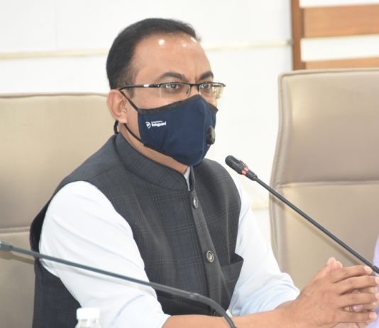 ‘बर्ड फ्लू’ बाबत कोणत्याही अफवांना बळी पडू नका ; जिल्हाधिकारी डॉ. राजेश देशमुख