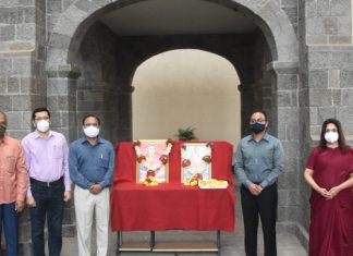 जिजाऊ माँ साहेब व स्वामी विवेकानंद यांना जिल्हा प्रशासनाच्या वतीने अभिवादन